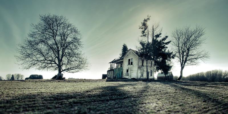 38 Real Haunted Houses And The Stories Behind Them