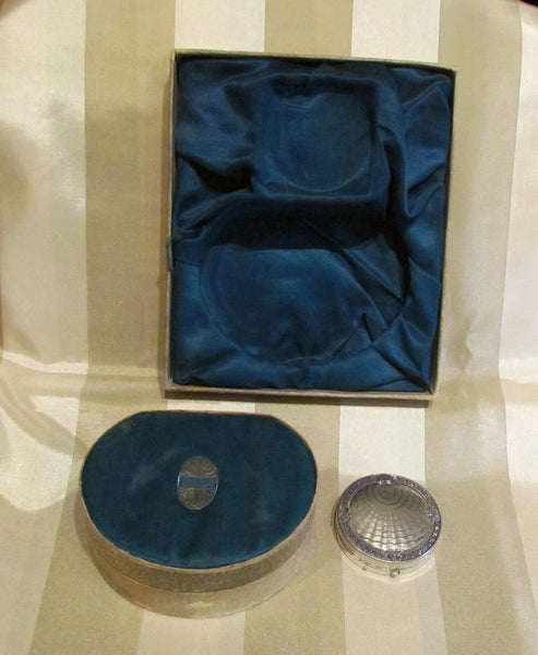 1920s Karess Woodworth Gift Set Powder Box & Silver Guilloche Compact Complete With 2 Glossy Advertisement Photos