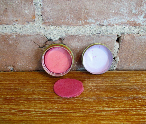 1940's Heather Rouge Tin w/Powder Puff