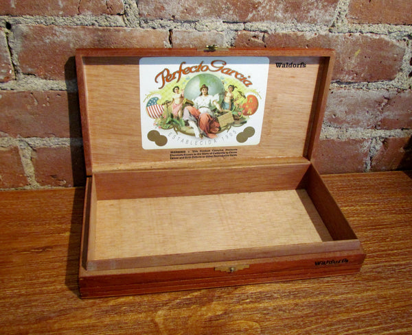 Vintage Perfecto Garcia Dovetail Wooden Cigar Box Excellent Condition