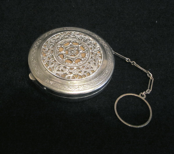 1920s German Silver Filigree Compact Powder And Mirror Finger Ring Compact Purse